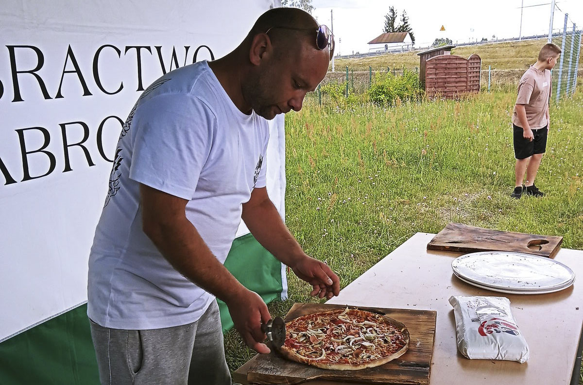 Warsztaty pieczenia pizzy w Młynie • Niegów 2022